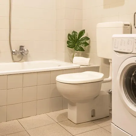 아파트 Joivy Charming Flat For 4, Near Train Station 코모